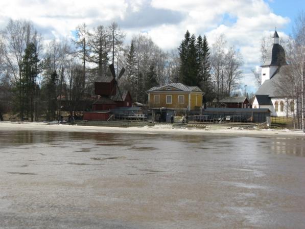 Våren 1988 var snöns vattenvärden så höga att man förväntade sig århundradets rekordöversvämning. Köldperioderna i april bromsade dock upp snösmältningen.