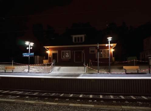 5 RESANDEMILJÖ Den historiska karaktären på Saltsjöbanans stationer minskar under mörka timmar.