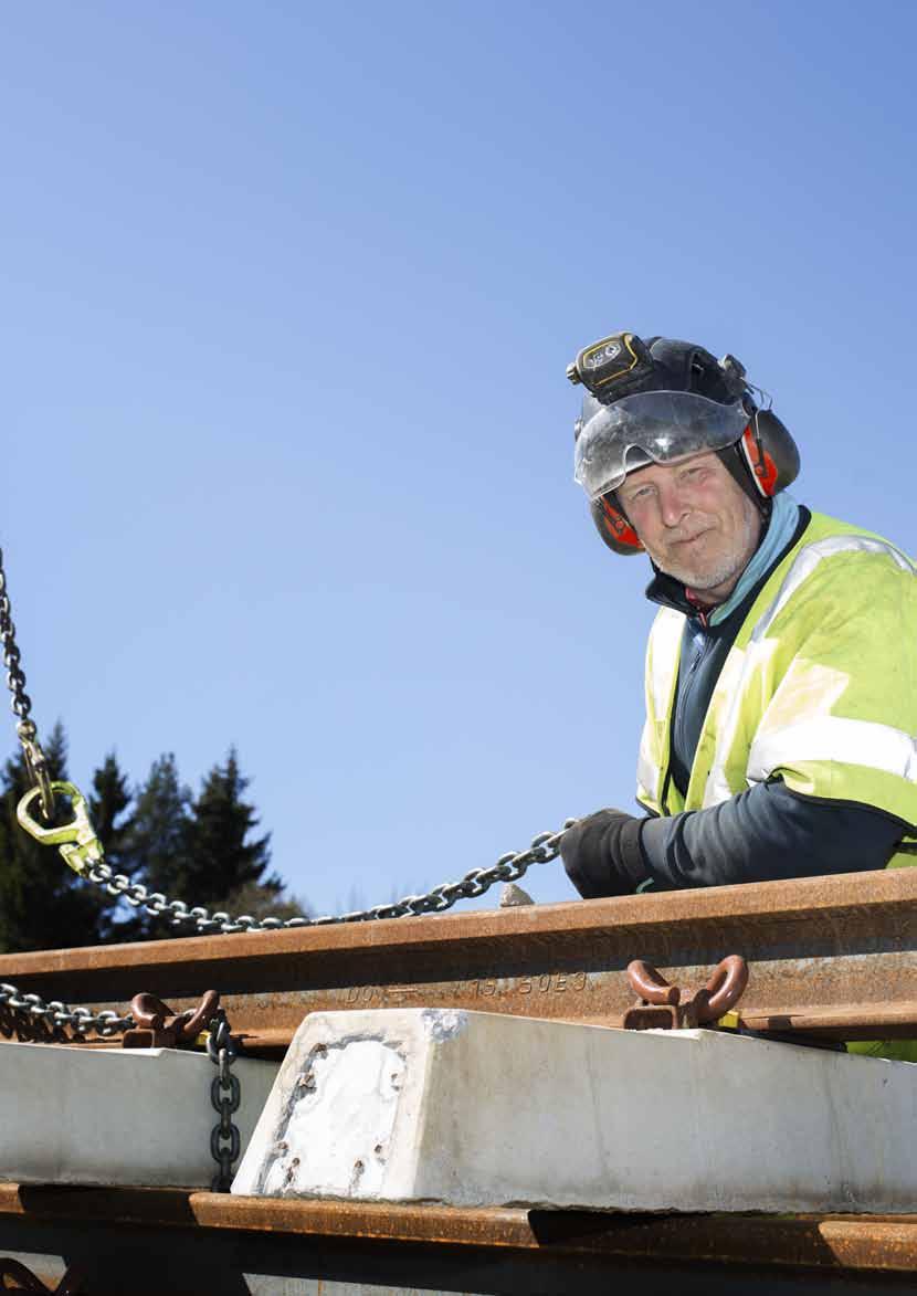 Kassaflödesanalys Erik Rahm, Broby Spår, Roslagsbanan 2017-01-01 2017-12-31 2016-01-01 2016-12-31 tkr Not DEN LÖPANDE VERKSAMHETEN Resultat före finansiella poster 19 542 4 737 Avskrivningar 1 327 1