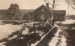 Värla Sedan Anders Andersson på Grössby Mellangård i slutet av 1780-talet sålt sin hemmandel den så kallade blåsarefjälingen till Per Olsson på Nordgården tog han sin bostad på Backelyckan, öster om