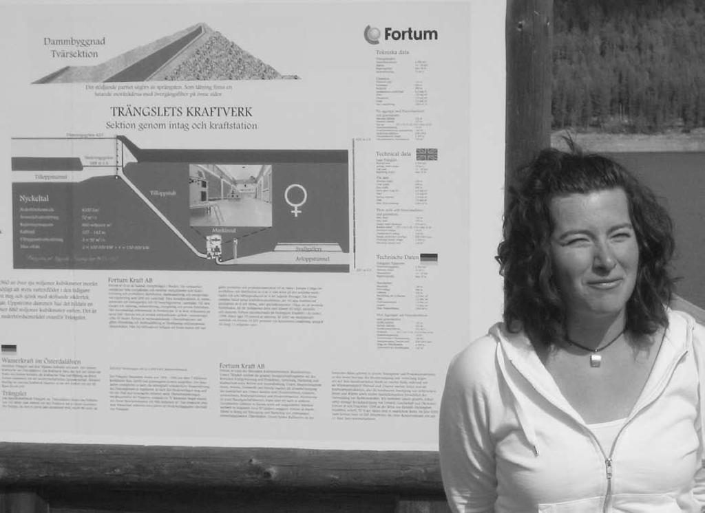 målet för eftermiddagen dammen i Trängslet. Här mötte oss den mycket kunniga guiden Marit Norin, som minsann kunde dammens 50-åriga historia.