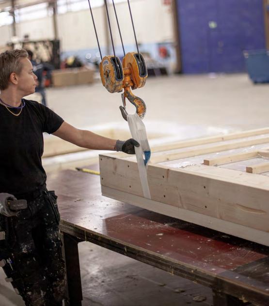 Reglarna kapar vi på plats i fabriken, för att kunna bygga så flexibelt som möjligt.