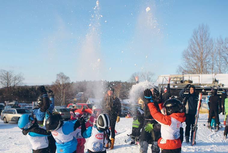 RAGNHILDSBORGSBACKEN Vår vision är att Ragnhildsborgsbacken ska vara en attraktiv mötesplats för ungdomar och familjer och erbjuda upplevelser av vintersport, friluftsliv, snö och sol.