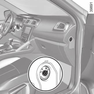 barnsäkerhet: urkoppling och inkoppling av passagerarairbag fram (3/3) 1 2 Funktionsfel Vid fel på systemet inkoppling/urkoppling av airbag på passagerarplatsen fram får man absolut inte installera