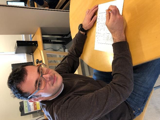 Sedan börjar förarbetet Jason börjar skissa på sin