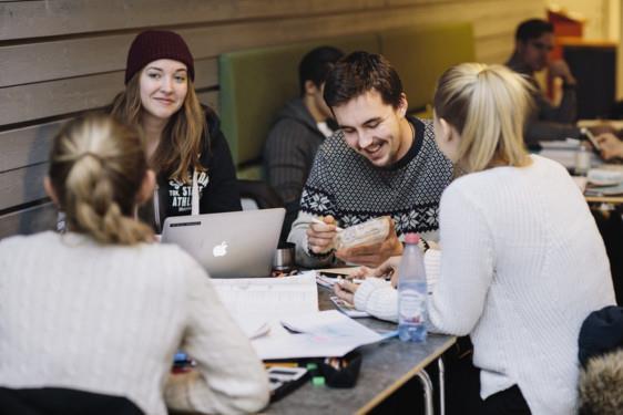 UTMANINGAR I VANLIGA STUDIESITUATIONER