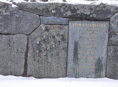 Figur 27. (Övre vänster). Den åtgärdade murens baksida, Foto: Tobias Mårud. Figur 28. (Övre höger).
