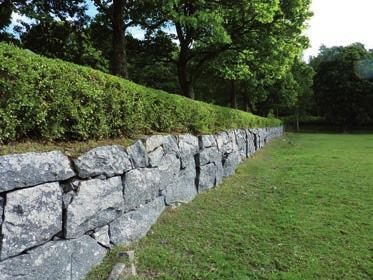 Genomförande Stödmuren Stödmuren söder om kyrkan är ca 110 meter lång och som mest ca 220 cm hög.
