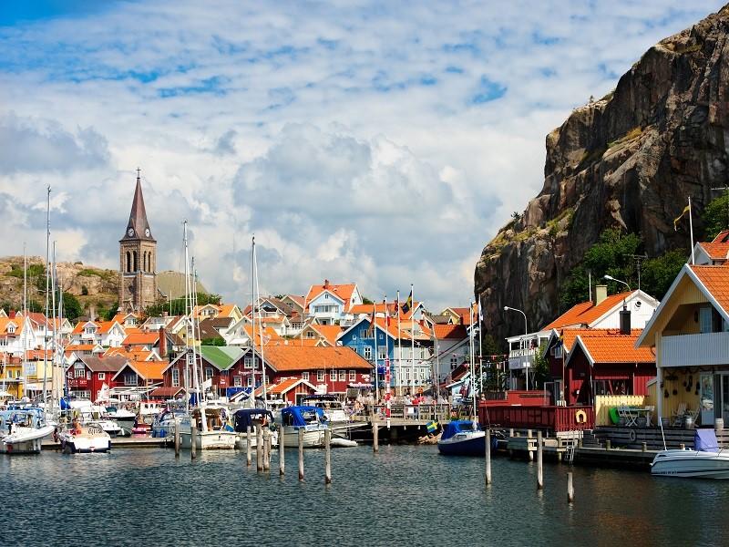 Vi besöker Bohuslän, vi bor på Nordiska Folkhögskolans B&B i Kungälv utanför Göteborg.