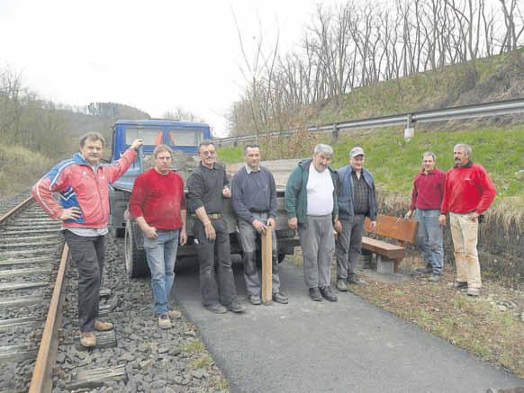 Rundschau - 9 - Ausgabe 15/2011 Fünf Ruhebänke aufgestellt Viele