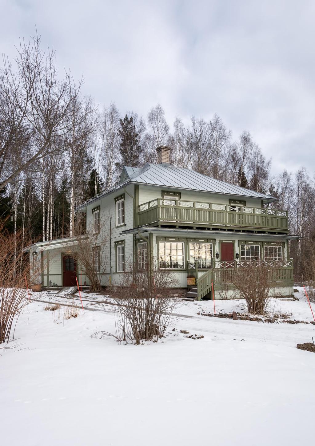 ostadshus i Bjärström, Finström Karaktäristisk amerikavilla från början av 1900-talet som byggts till och
