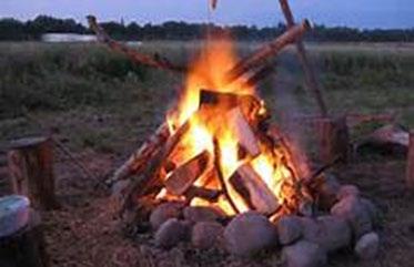 Utedag torsdag 21/3 Idag är det halvdag på DV Vi åker ut och grillar korv! Vid bra väder åker vi till grillplatsen vid Trulsen.