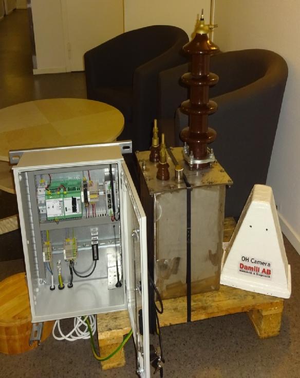 Utrustningen färdigställd Systemets komponenter är (från vänster till höger i bild): Apparatskåp till stolpe.