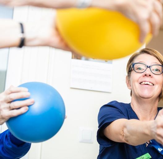 Vårdavdelningar - vuxna och äldre Sjukskötare, hälsovårdare o Avdelning 8 - allmänmedicin Patienter tas in för regelbundna, avlastande och rehabiliterande intervaller En del av patienterna väntar på