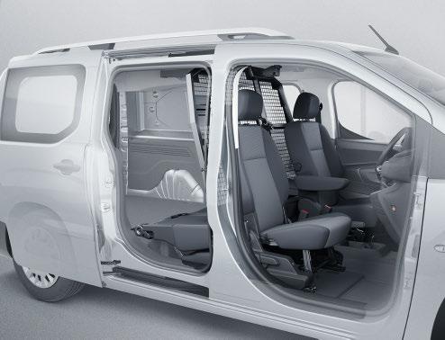 Med ett passagerarsäte fram och tre i andra raden, är Combo Dubbelhytt en flexibel bil med plats för
