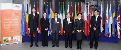 II. EFSA ARBETAR ENGAGERAT FÖR SÄKRA LIVSMEDEL I EUROPA En japansk delegation besöker EFSA i december 2009. 4.