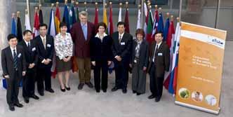 En kinesisk delegation besöker EFSA i december 2009. sätt gjorde EFSA gemensam sak med den behöriga myndigheten i Nya Zeeland för att arbeta tillsammans och utbyta uppgifter genom skriftväxling.