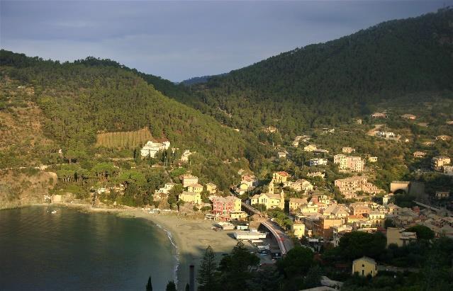 Dag 2 Camogli San Fruttuoso Portofino Från Camogli vandrar du på en av Portofinos regionalparks huvudstigar. Den första branta sektionen tar dig till byn San Rocco.