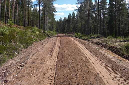 till vägområde. Bidragsgivningen till nybyggen av åtkomstvägar har legat nere en tid, men jordägarstämman har beslutat att återuppta bidraget med villkor att GA bildas.