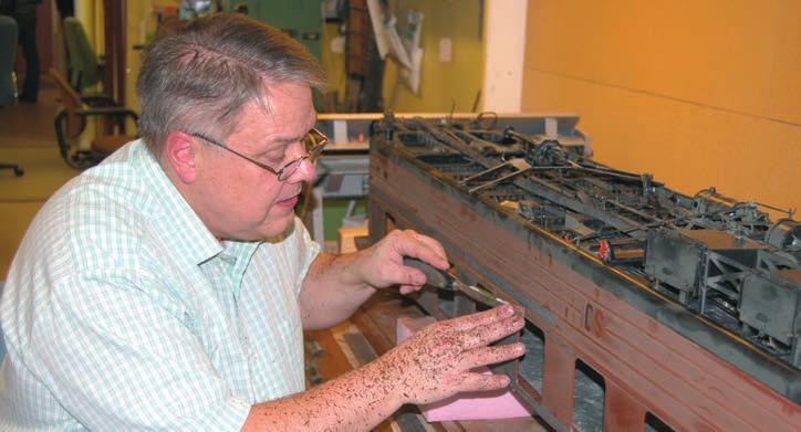 Efter kontakt med Bengt Lindberg, som i början av 90-talet renoverat vagnarna till museets utställning TÅG i skala 1:10, gjorde en besiktning av vagnen som tyvärr farit illa av tidigare placering.