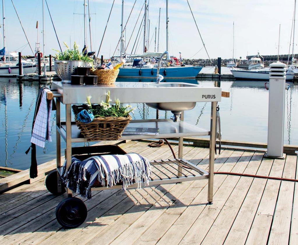 50 Purus Garden Purus Garden Uteköket är helt tillverkat i rostfritt stål och är perfekt vid matlagning utomhus, dels av hygieniska skäl men likväl av dess tåliga och slitstarka yta.