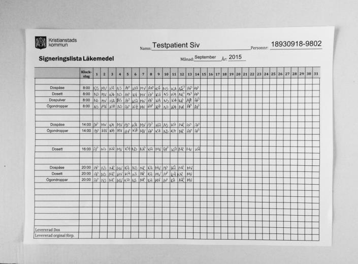 9 Du signerar på signeringslistan sedan du sett att patienten tagit sina läkemedel.