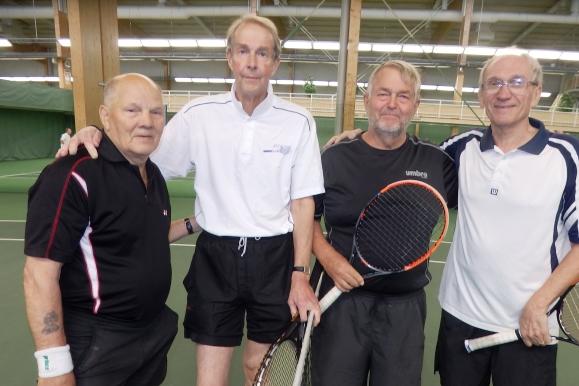 Dubbeln nummer tre spelas mellan Bo Karlsson/Göran Wadmark och Taisto Ketterer/Mats Reihe. Bo och Göran är inte lika samspelta som Göran och Jerry.