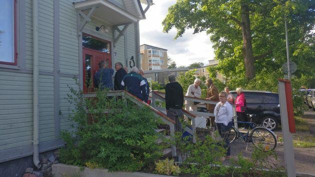 Inpetning på Härnö BS Ikväll ville spelarna på Härnö BS komma in och spela som vanligt.