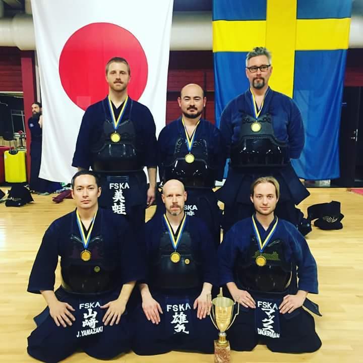 FSKA 1, lagguldmedaljörerna Domarläger Helgen 7-8 november hölls det andra årliga domarseminariet i kendo, denna gång i