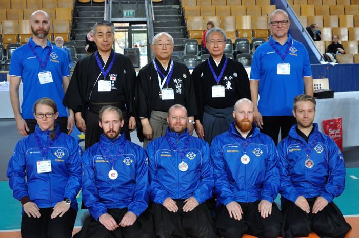 Sandan Johan Andersson, Joel Bergmark Yondan Jesper Waldestål, Mattias Jansson Godan Matti Pajaujis, Sida Yin Rokudan Martin Lindgren Resultat individuell tävlingarna Mudan Silver.