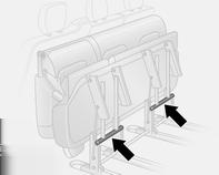 Lossa säkerhetsbältena från spännena och lägg dem i höljena. Demontera nackskydden vid behov 3 40.