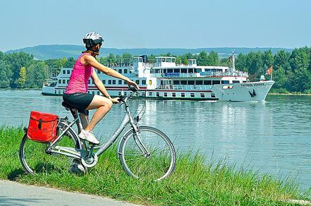 Cykel och båt på Donau 2018 med MV Theodor Körner ***+ Passau - Bratislava - Wien Passau. Lördagar 2019-4 datum går fartyget på en 14-dagars cykel & båttur till Belgrad och Järnporten.