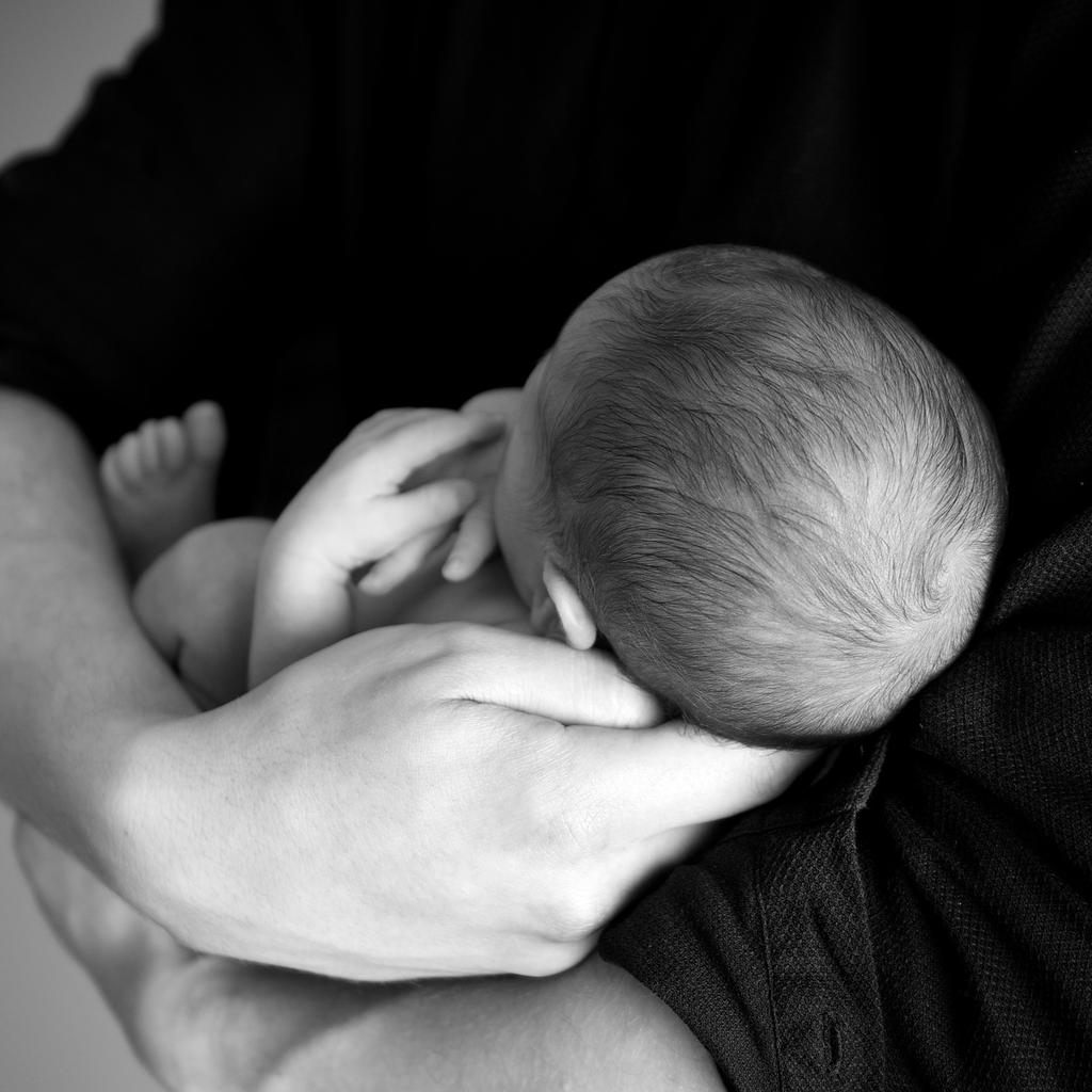 Små barn ska njutas Små barn ska njutas, omsorgsfullt och långsamt, utan hafs och brådska, när dom är mognast, fulla utav saft och sötma 28 Små barn ska njutas, frikostigt och utan ängslan, så att