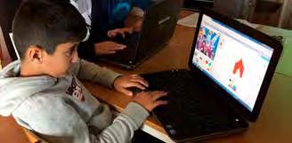 Eleverna får en introduktion till digitala spel, vad det är, hur de skapas och hur man enkelt kan komma igång med att göra egna digitala spel i verktyget Scratch.