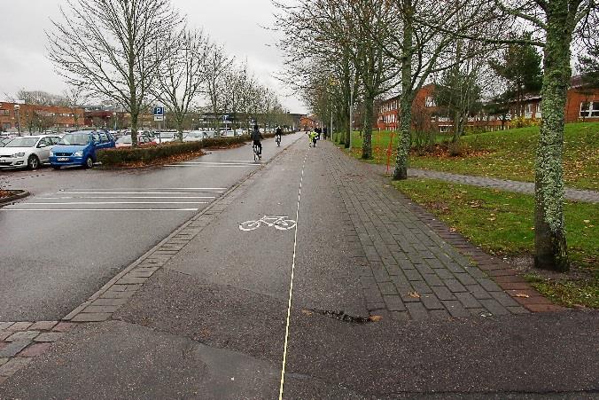 Sträcka P1: Plogad och sandad cykelbana parallellt med Mäster Mattias väg Friktionsmätning görs på trottoar/cykelbana från gångbanan innan korsning med bilväg med mätstart i höjd