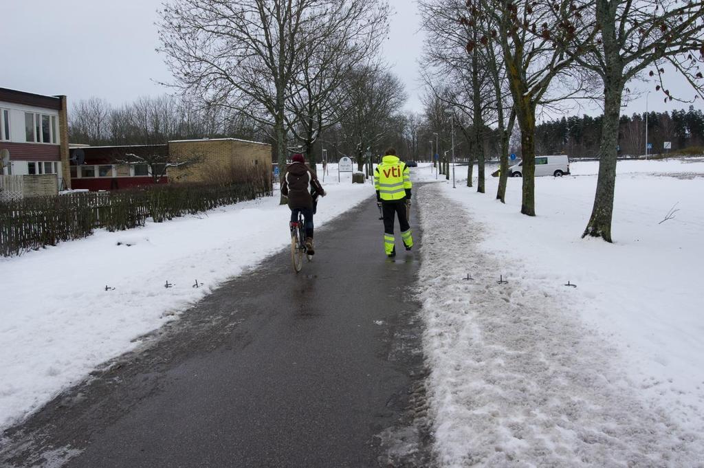 Figur 103. Väglagsobservationer på sopsaltad cykelväg vid mätplats S4 (orange stråk).