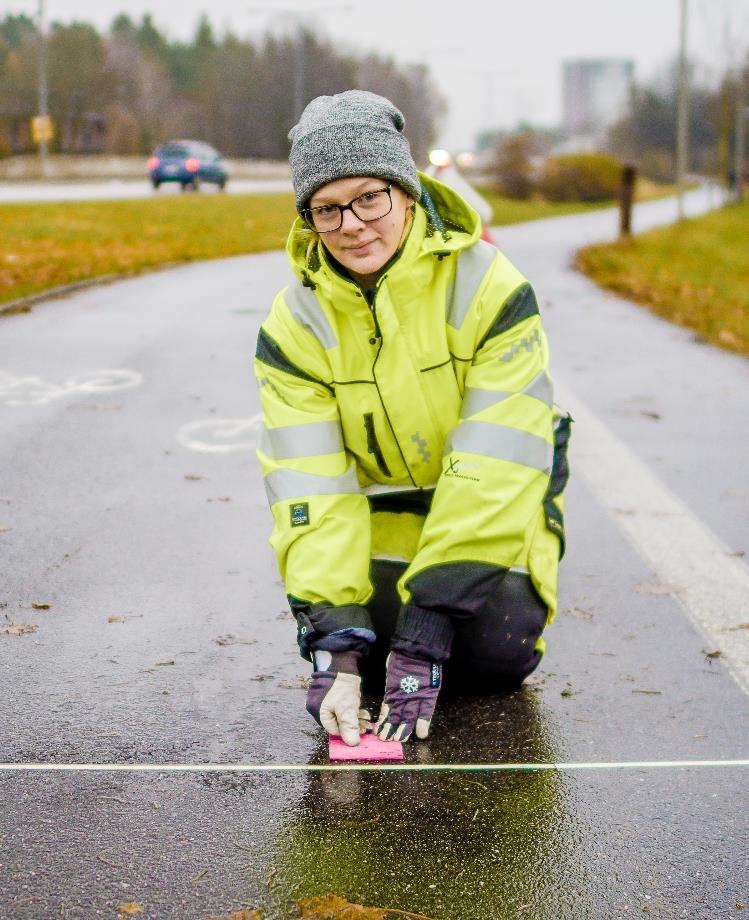 I kombination med saltmätningar har vi under senare vintrar i Stockholm också gjort mätning av fuktighetsgraden på cykelvägens yta.