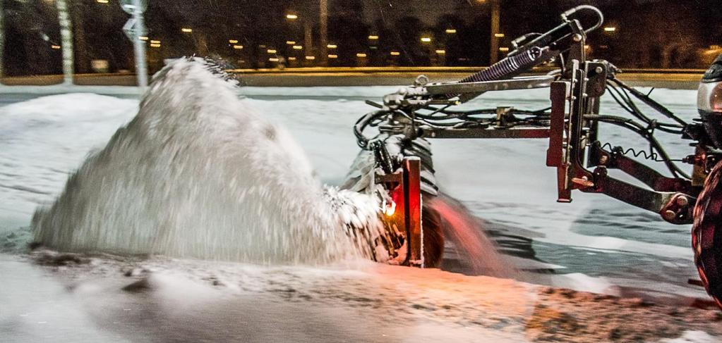 Figur 28. Borstning av mäktiga snölager med en tät borste.