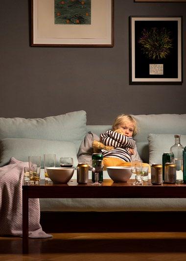 VÅRA TRE STRATEGISKA FÖRFLYTTNINGAR STRATEGISK FÖRFLYTTNING 2: Öka kännedomen om alkoholens risker och Systembolagets syfte Alkoholdrycker är inte som andra varor.