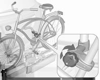Sätt fast det korta monteringsfästet på cykelramen.