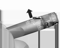 Torkautomatik med regnsensor Inställbar känslighet för regnsensorn Instrument och reglage 77 Vindrutespolare INT : Torkautomatik