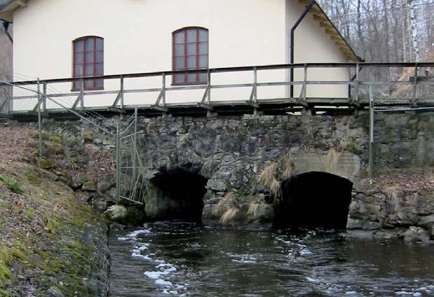 Beräknad fördelning av fosfor från olika källor. Näringsämnen som transporteras via dagvattnet är den i särklass största källan 4. Uddby kraftverk vid Tyresåns utlopp uppfördes år 1898.