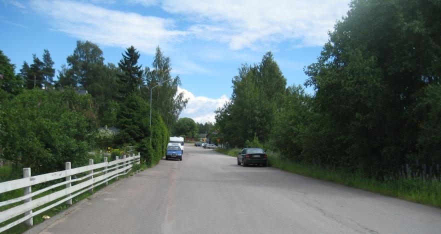 På Västra Rosenlundsvägen bedöms trafikmängden idag vara cirka 150 fordon per dygn*.