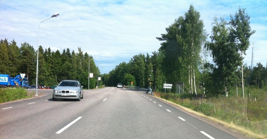 Uppdragsnr: 10168135 5 (9) Korsningen Lövnäsleden/Norra Hallersrudsvägen Till största delen antas trafiken från Västra Rosenlundsvägen välja att trafikera Norra Hallersrudsvägen söderut, vilket