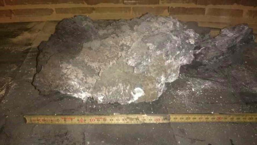 Tillbud - Fallande föremål vid omställning Stålverket Händelseförlopp Vid omställning på stålverket föll slaggbitar ner i ugn vid murning när man rensade materialstup.