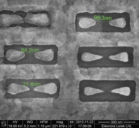 IR-IR experiments Figure 3.2: Two PEEM images, obtained with the mercury lamp (green) and the IR pulses (red). 4 5 6 1 2 3 100 nm Figure 3.3: A SEM image of bowties made with different charge doses.
