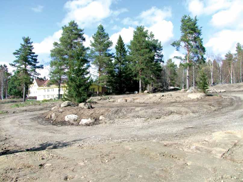 NÄRINGSLIV Björknäsgården nya ägare Agnieszka och Kamil berättar om sina planer för kommunens näringslivsutvecklare Urban Pålsson. Den stora bilden visar en del av det nya campingområdet.