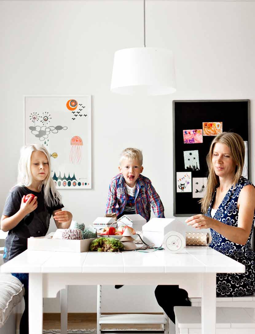 familjen ULLVIN-RÖNNHOLM RADHUSPARADIS I kvarteret Villastråket i Järvastaden i Solna har arkitekturen inspirerats av brittiska radhus.