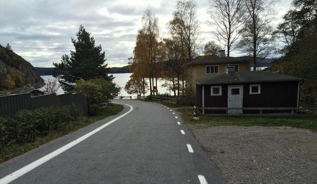 Trafiksiffror: ÅDT total ca 1400, ÅDT lastbilar ca 60 Väg 813 väg 815 Vägbredd: 5.