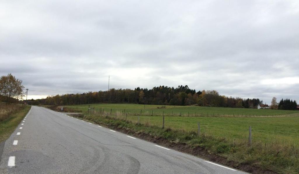 Bild 5: Fossvägen Skulle man någon gång bredda vägen, antingen ner mot hamnen eller mot Fossmotet, eller någon servicefunktion skulle öppna på närmare avstånd, bör en gång- och cykelbana anläggas